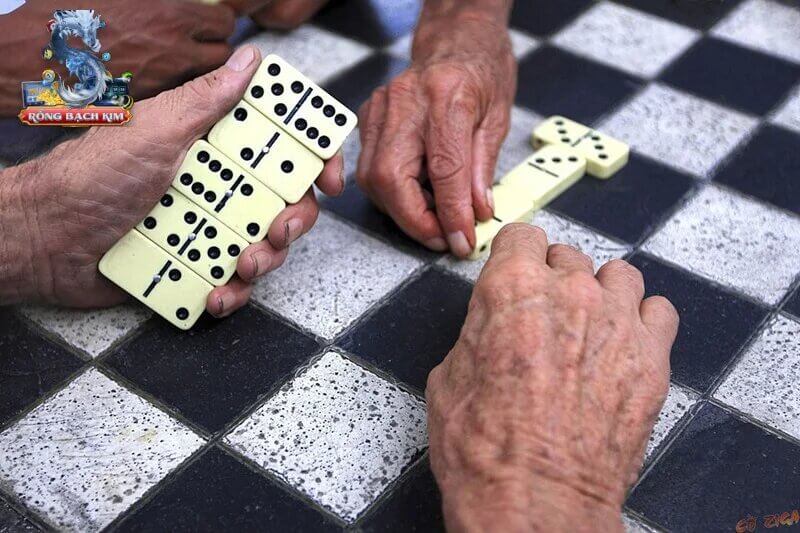 Mơ chơi domino và thắng thể hiện điềm không may