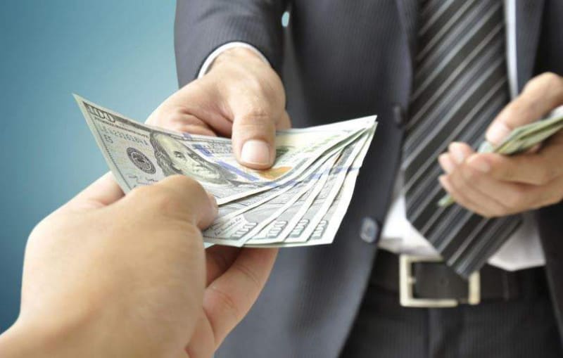 Nằm mơ thấy người đàn ông cho tiền nên đánh con gì thì thắng